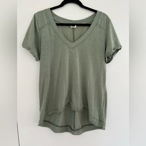 Free People We The Free Short Sleeve V Neck Size Medium Green
